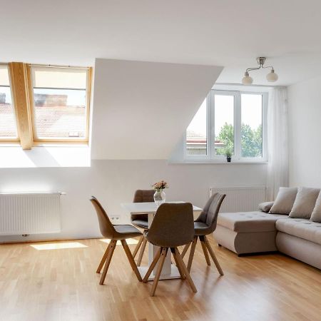 Elegant Apartment In Vienna With Patio Esterno foto