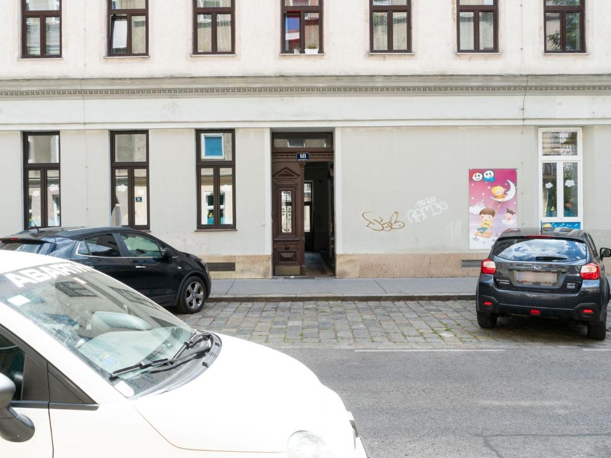 Elegant Apartment In Vienna With Patio Esterno foto