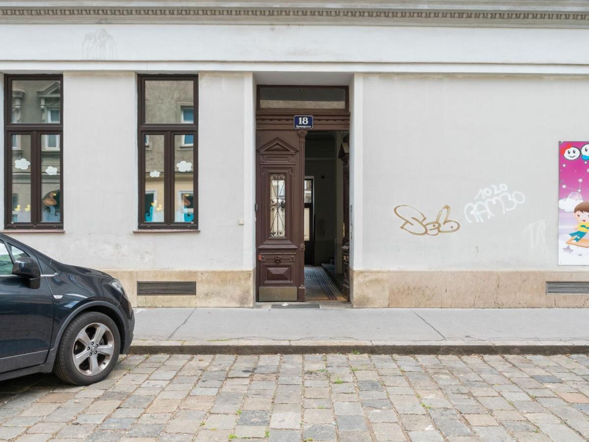 Elegant Apartment In Vienna With Patio Esterno foto